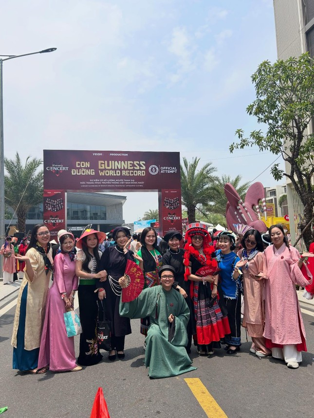 Trào lưu mặc Việt phục phủ sóng MXH hậu concert Anh Trai Vượt Ngàn Chông Gai ảnh 5