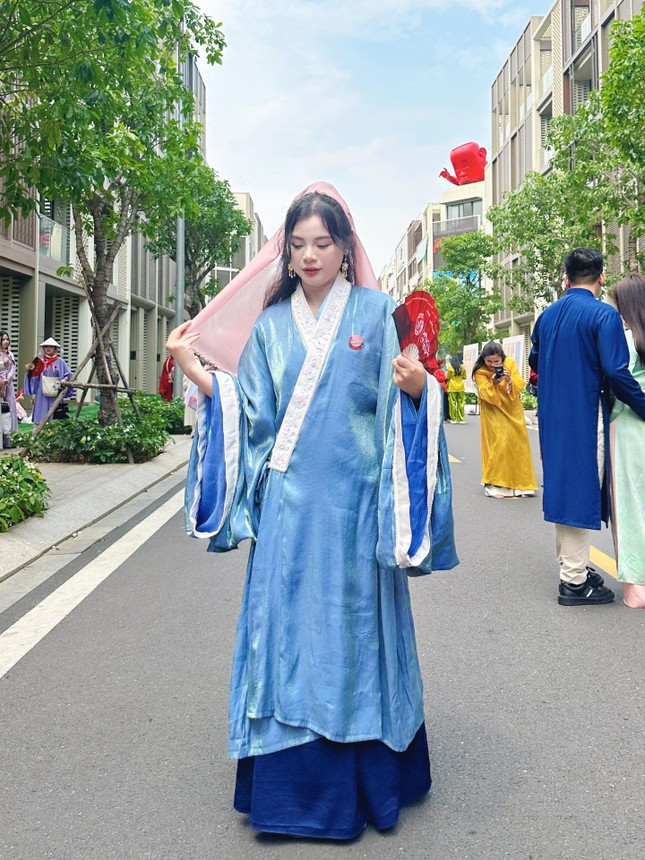 Trào lưu mặc Việt phục phủ sóng MXH hậu concert Anh Trai Vượt Ngàn Chông Gai ảnh 10