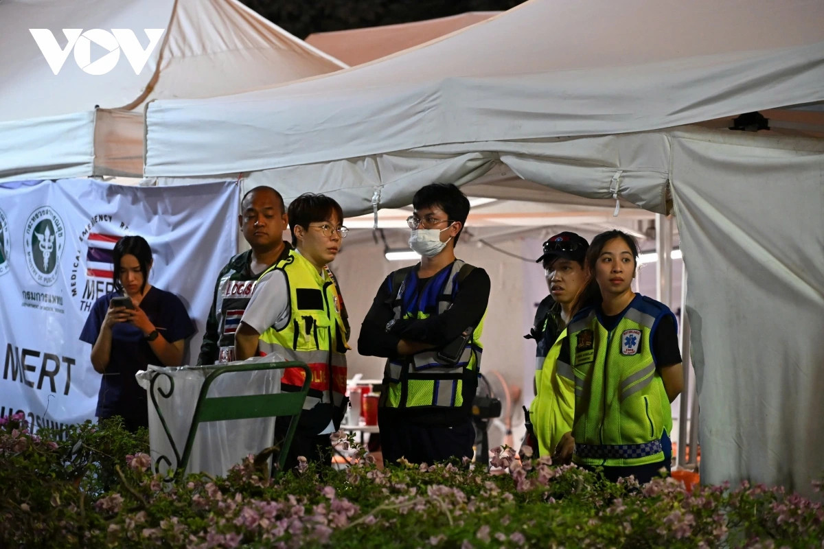 vu sap nha 30 tang o bangkok lien lac duoc qua di dong voi 9 nguoi bi mac ket hinh anh 6