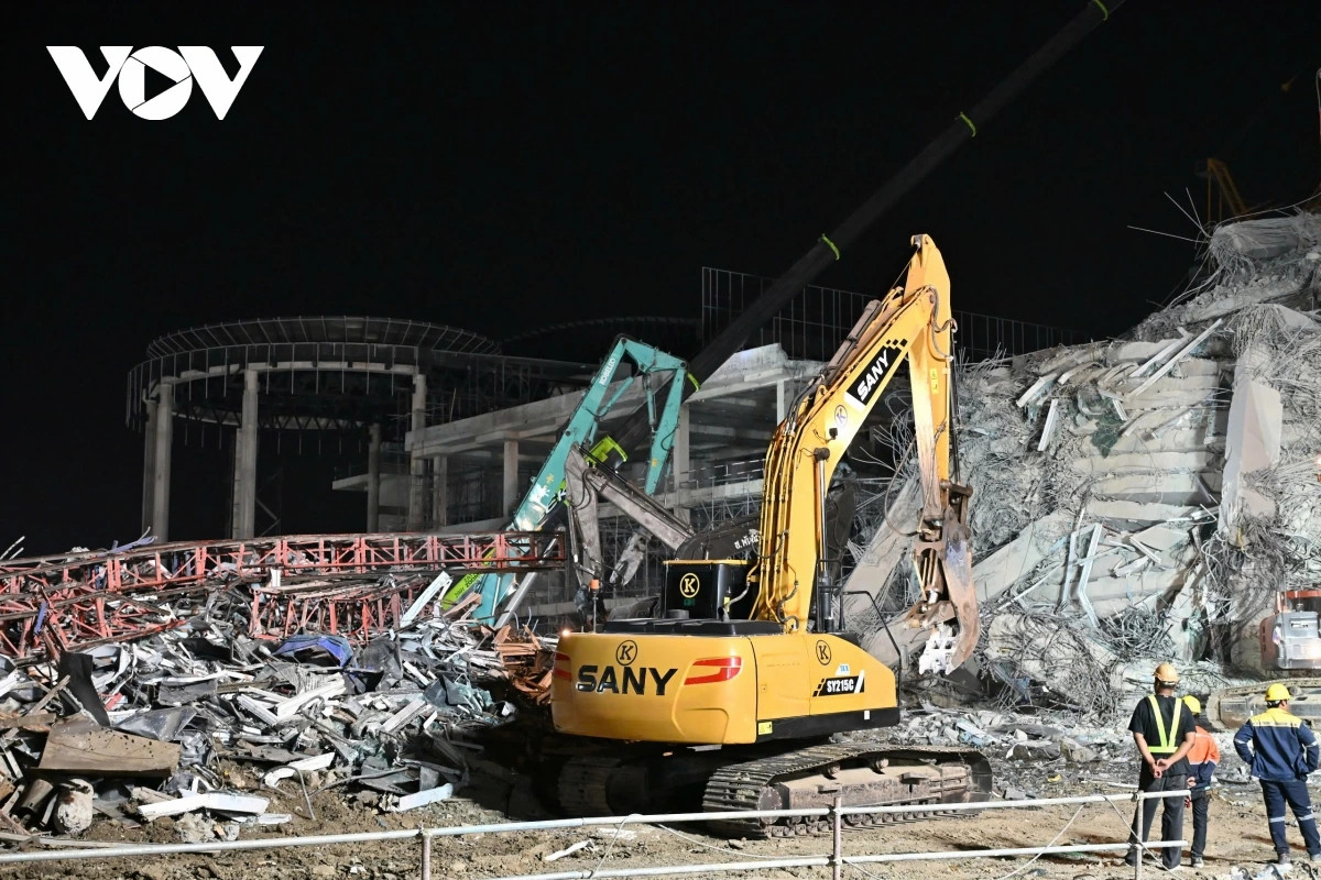 vu sap nha 30 tang o bangkok lien lac duoc qua di dong voi 9 nguoi bi mac ket hinh anh 7