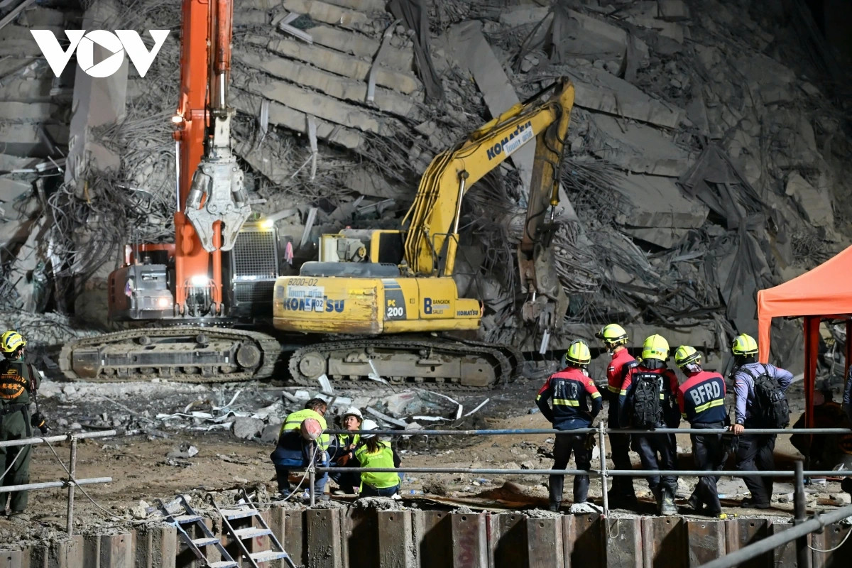 vu sap nha 30 tang o bangkok lien lac duoc qua di dong voi 9 nguoi bi mac ket hinh anh 8