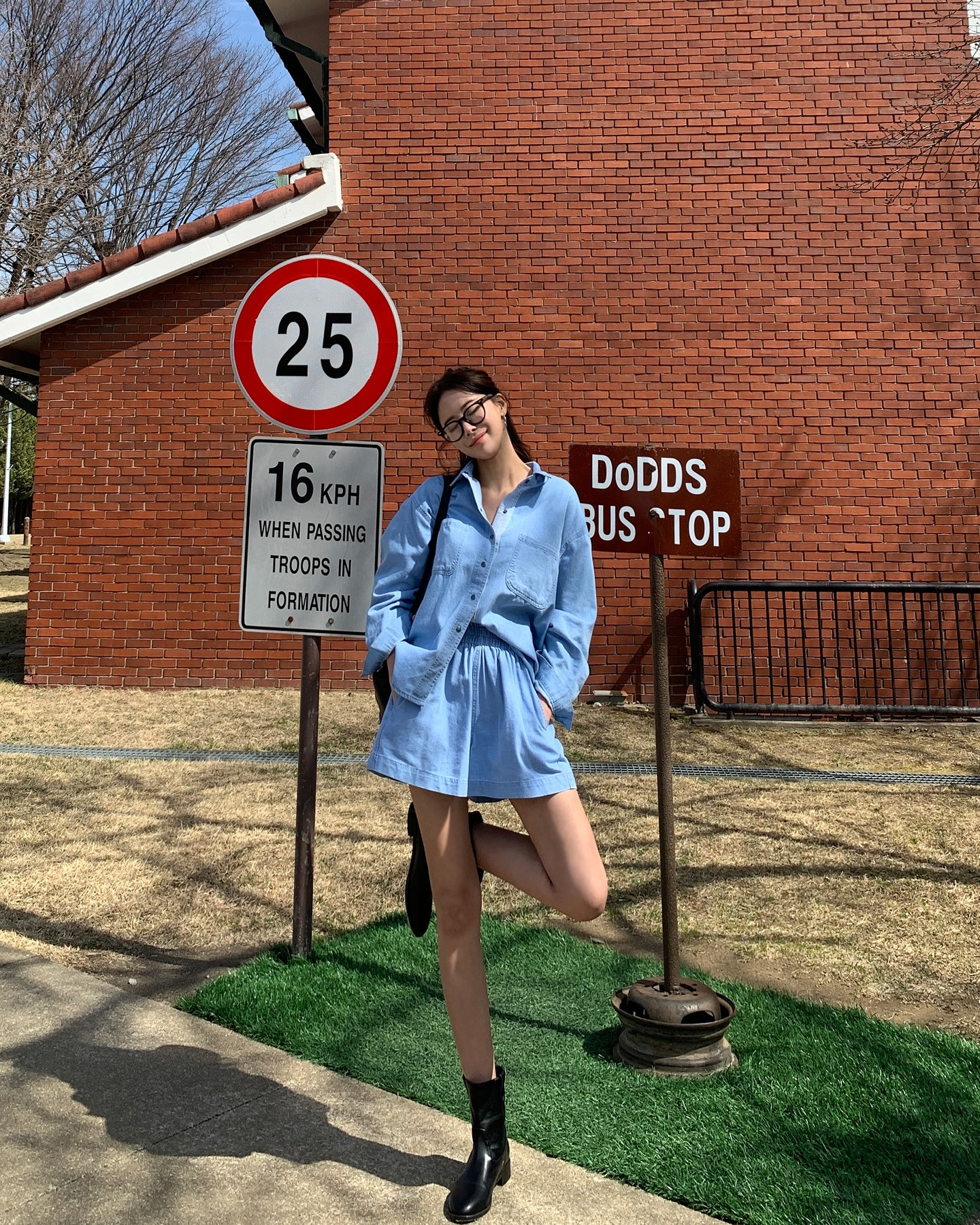 10 set đồ sáng màu dễ áp dụng, giúp bạn tự tin xuống phố ngày hè- Ảnh 7.