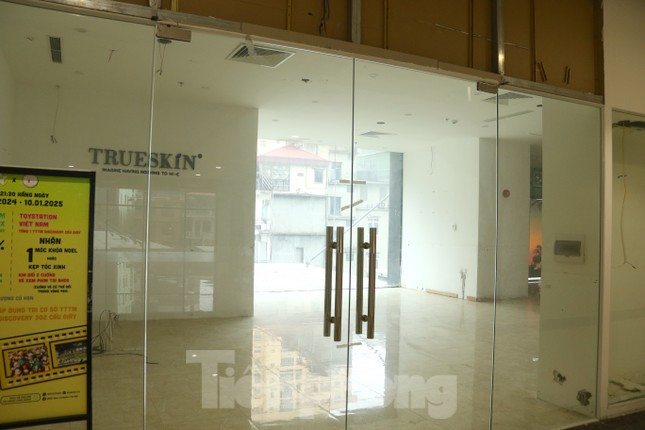 Hà Nội: Trung tâm thương mại 'rỗng' khách, nhiều nơi thành chỗ... thể dục ảnh 2