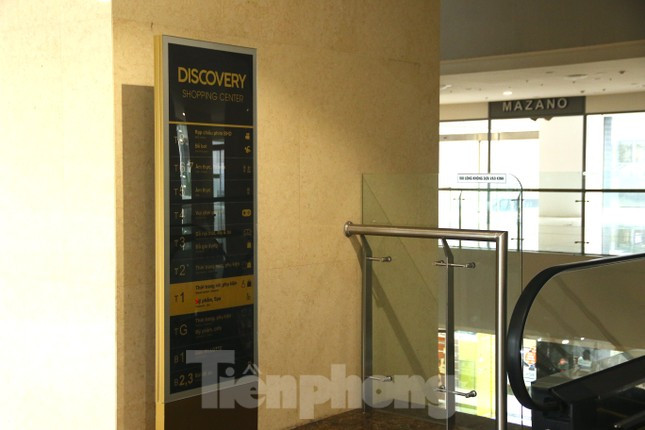 Hà Nội: Trung tâm thương mại 'rỗng' khách, nhiều nơi thành chỗ... thể dục ảnh 5