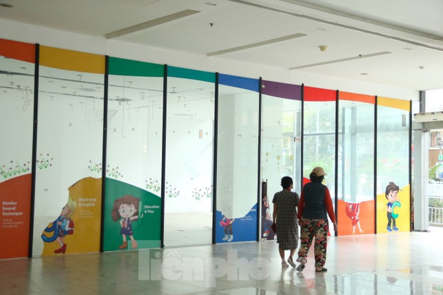 Hà Nội: Trung tâm thương mại 'rỗng' khách, nhiều nơi thành chỗ... thể dục ảnh 8