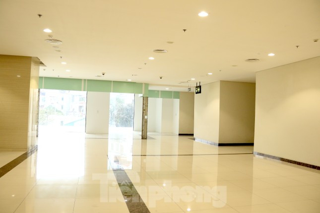 Hà Nội: Trung tâm thương mại 'rỗng' khách, nhiều nơi thành chỗ... thể dục ảnh 1