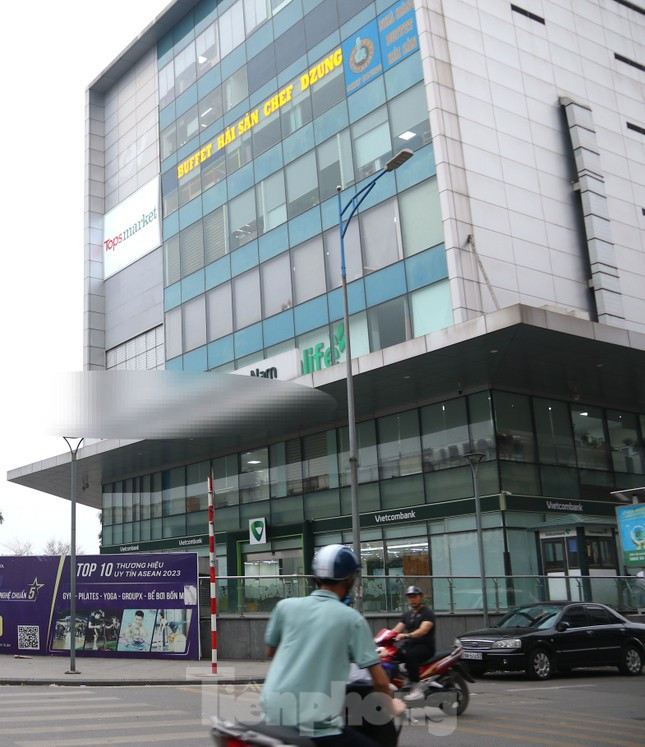 Hà Nội: Trung tâm thương mại 'rỗng' khách, nhiều nơi thành chỗ... thể dục ảnh 7