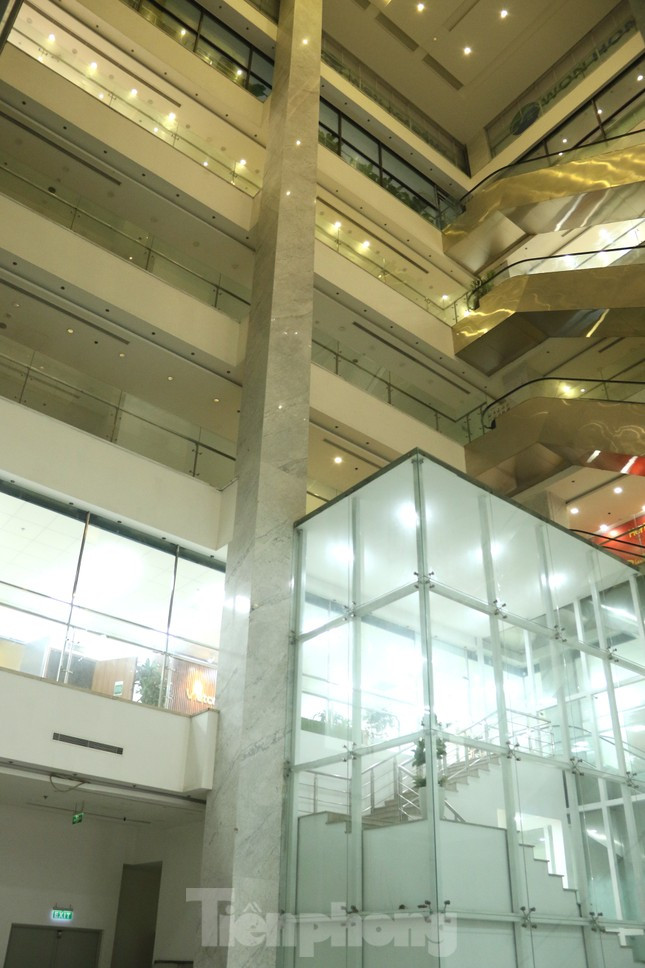 Hà Nội: Trung tâm thương mại 'rỗng' khách, nhiều nơi thành chỗ... thể dục ảnh 10