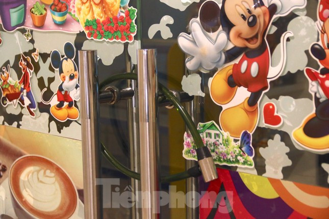 Hà Nội: Trung tâm thương mại 'rỗng' khách, nhiều nơi thành chỗ... thể dục ảnh 6