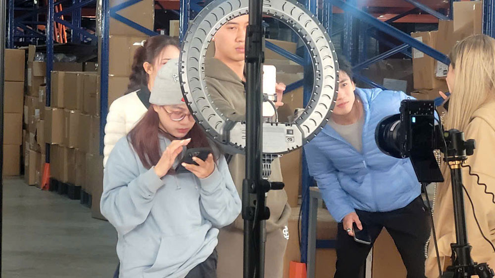 Việc livestream bán hàng đã trở thành nghề kinh doanh “hốt bạc” của nhiều KOL