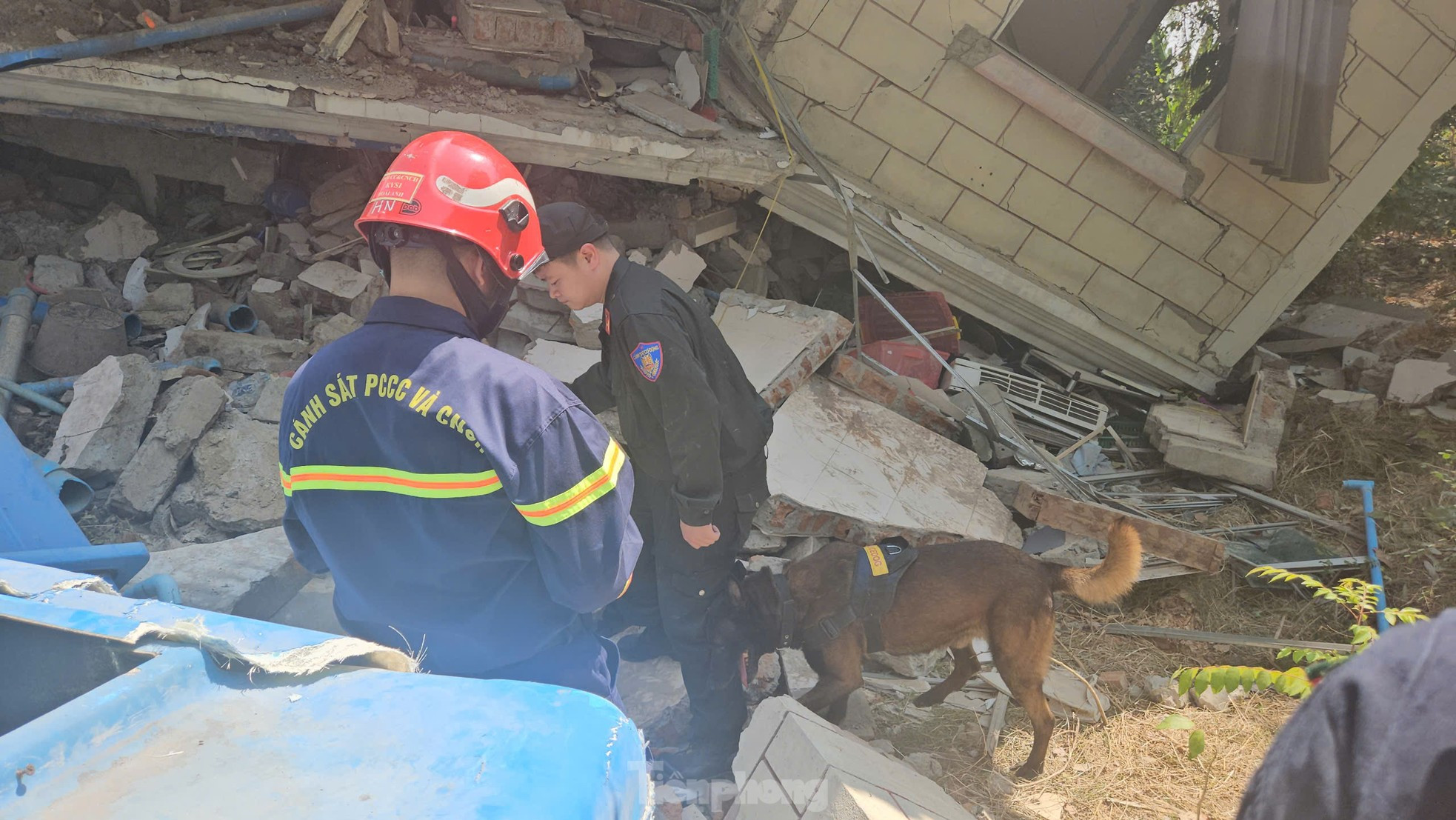 Những hình ảnh đầu tiên của đoàn cứu hộ Bộ Công an tại hiện trường vụ động đất ở Myanmar ảnh 5