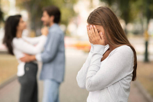 Phụ nữ ở nhà nội trợ là phải chấp nhận khi chồng ngoại tình? - Ảnh 2.