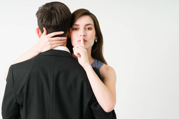 Cô gái sốc khi phát hiện nhiều đồ vật 'lạ' của người khác trong nhà người yêu - Ảnh 2.