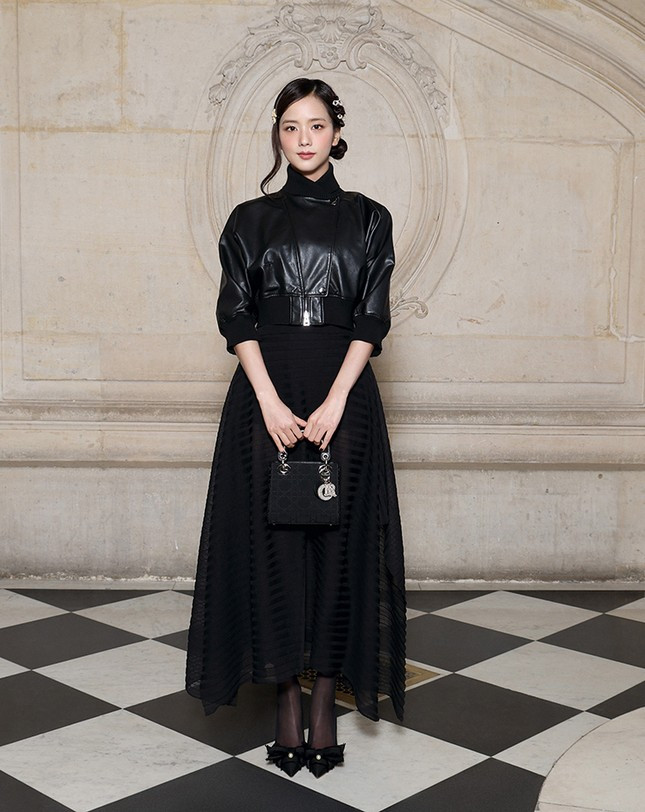 Chỉ mới 2 tháng đầu năm, các ngôi sao đình đám đã đại náo giới thời trang ảnh 5