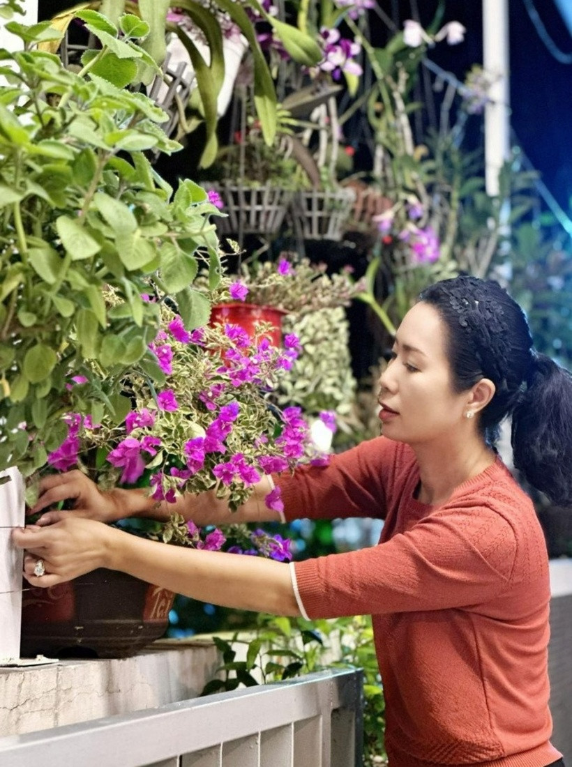 Căn biệt thự này chính là món quà mà chồng tặng cho NSƯT Trịnh Kim Chi. Gia đình cô chuyển về đây từ năm 2020.