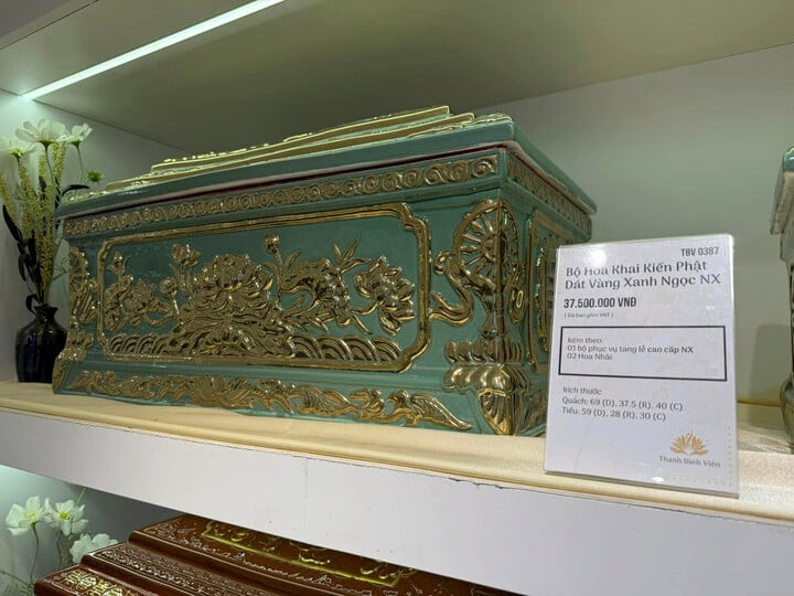 Bộ quách giá hơn 37 triệu đồng.