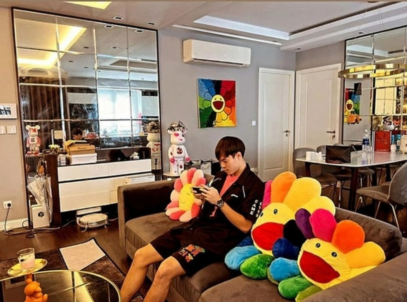 Ngoài căn nhà ở quê, Văn Toàn còn sở hữu một căn hộ sang trọng tại Hà Nội.