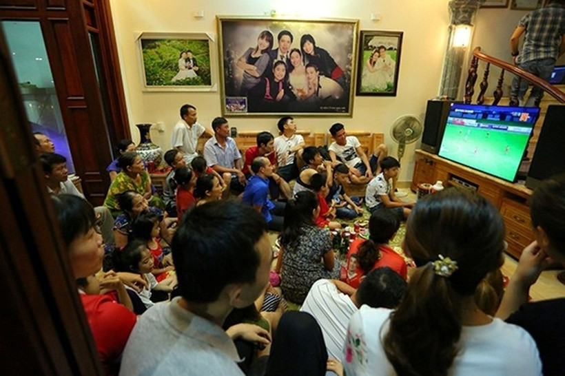 Căn nhà cũ của gia đình Văn Toàn cũng khá khang trang. Phòng khách rộng, có thể chứa đông người đến quây quần xem bóng đá.