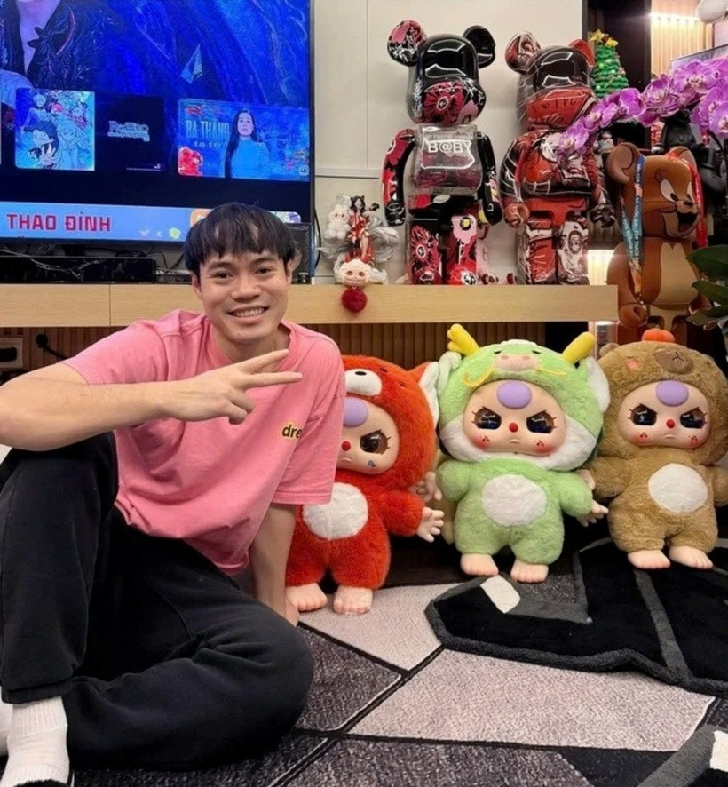 Nam cầu thủ từng tâm sự, nhìn vào biệt thự, người ta có thể nghĩ anh rất giàu nhưng thực chất để xây dựng được cơ ngơi này, anh đã phải lo toan rất nhiều thứ, nhiều khoản chi tiêu.