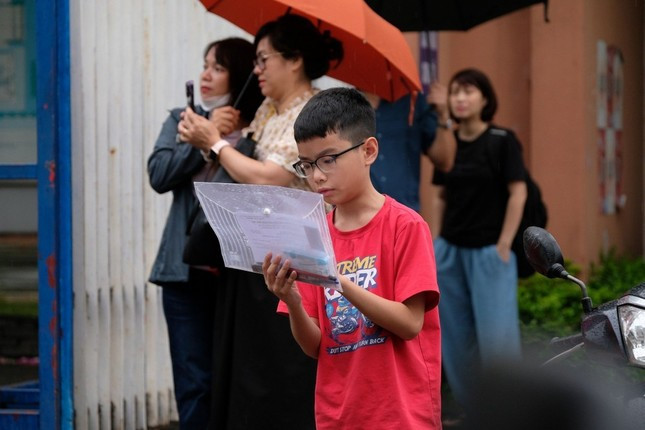 Phụ huynh 'ngóng' sự trở lại của bậc THCS trong Trường THPT Chuyên Hà Nội Amsterdam ảnh 1