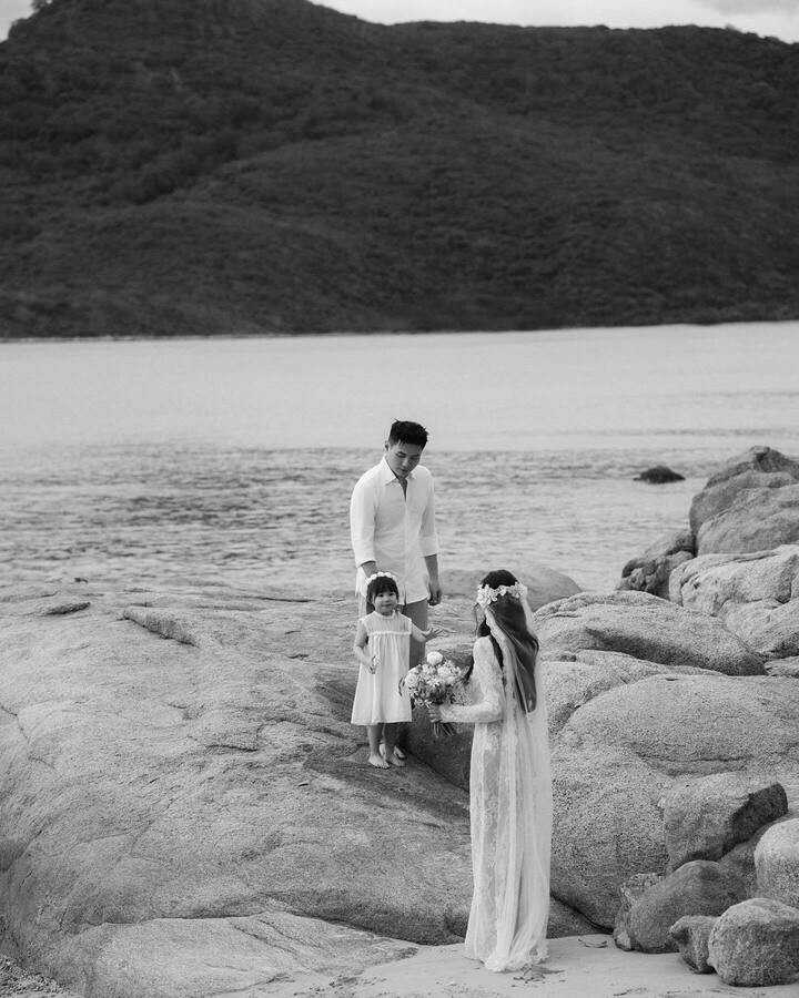 Salim từng chia sẻ, con gái không chỉ là sợi dây gắn kết tình cảm mà còn dạy cô biết yêu thương theo cách dịu dàng, trưởng thành trong cảm xúc và suy nghĩ.