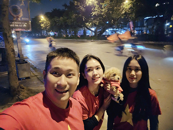 'Ông bố' bỏ rơi con trong 'Cha tôi, người ở lại' có cuộc sống ngoài đời viên mãn bên vợ đẹp kém 13 tuổi - Ảnh 9.