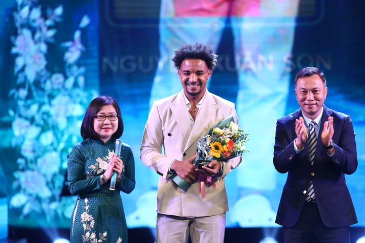 Nguyễn Xuân Son giành giải