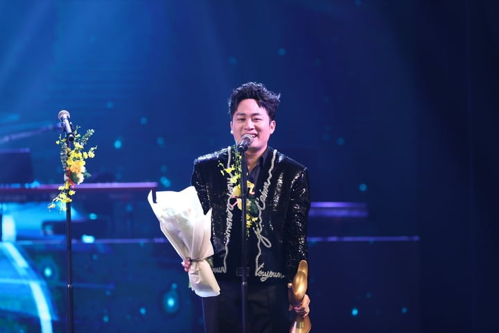 Tùng Dương được vinh danh ở hạng mục