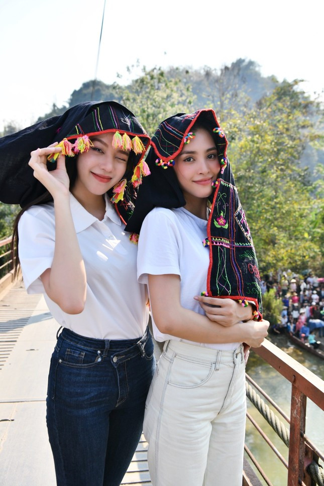 Xinh giống nhau chưa đủ, Hoa hậu Thanh Thủy và Tiểu Vy còn thích mặc đồ đồng điệu ảnh 2