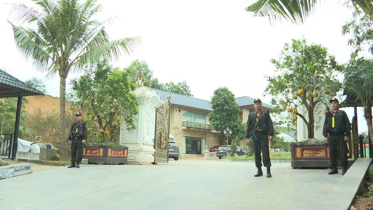 Bắt, khám xét nơi ở và nơi làm việc của Nguyễn Văn Tuấn (Tuấn trắng) - Ảnh 1.