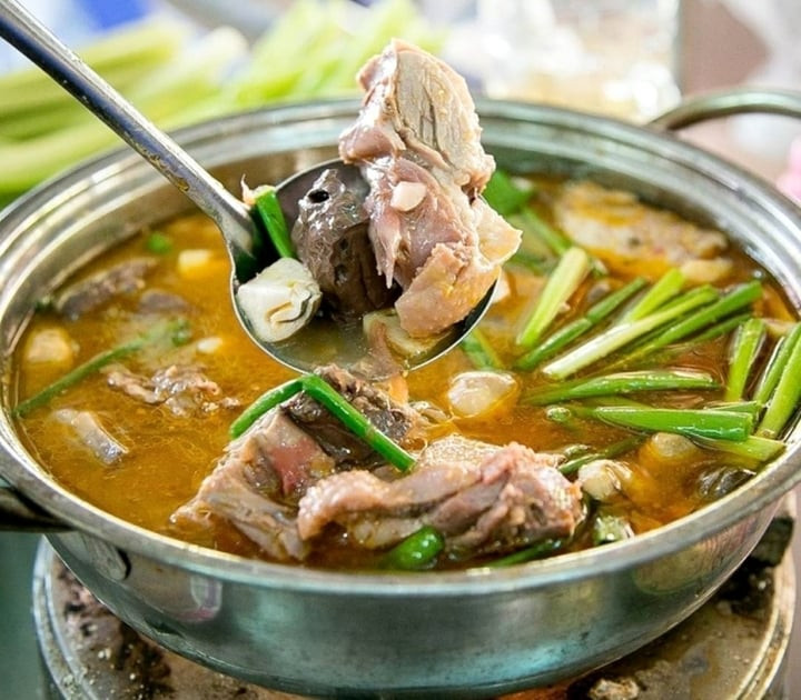 Vịt nấu chao là món ăn quen thuộc của người miền Tây. (Ảnh: B.L)