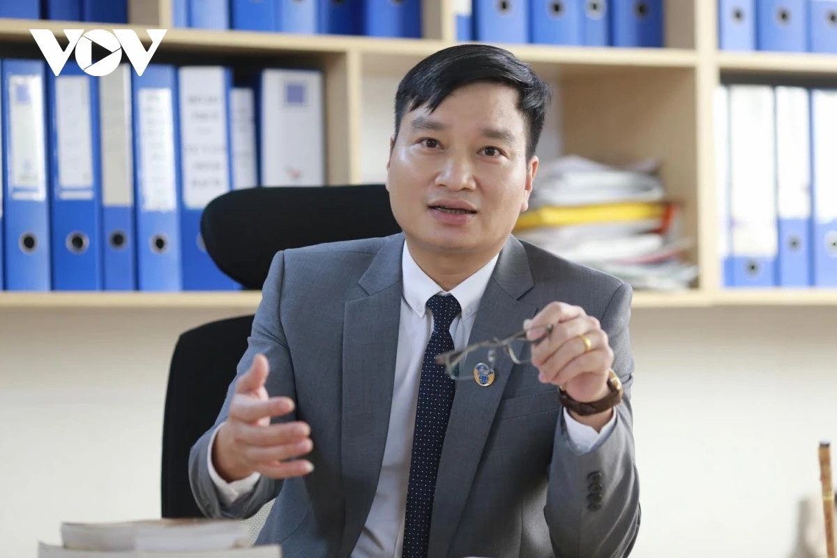 can som phong sat nghe sy, nguoi noi tieng quang cao sai su that hinh anh 4