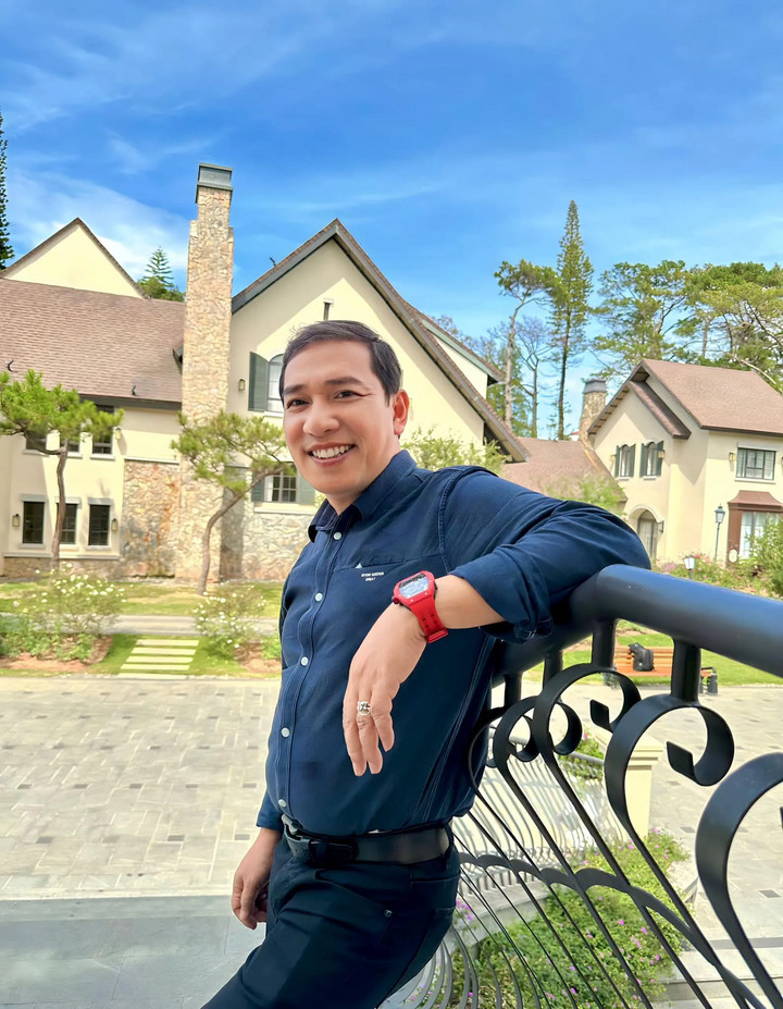 Hiện tại, Quang Thắng là diễn viên của Nhà hát Kịch Hà Nội. Vợ con vẫn sống ở Hải Phòng nên anh đi về giữa hai nơi. Ngoài sân khấu kịch, Quang Thắng còn đóng phim. Anh đã góp mặt trong các phim truyền hình như: