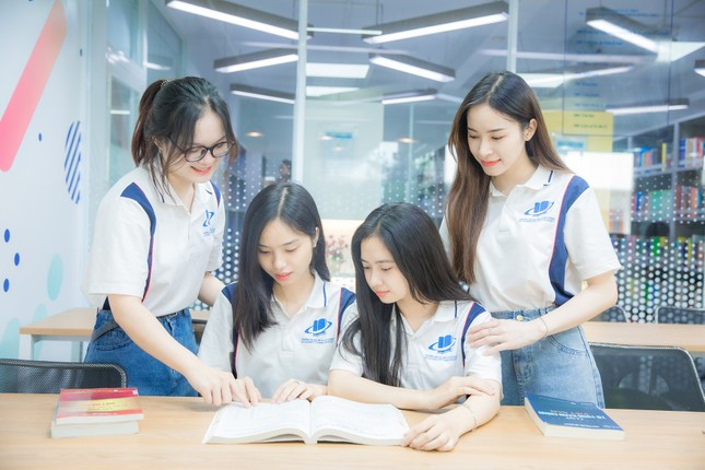 Tuyển sinh năm 2025: Nhiều trường đại học dự kiến tăng mạnh học phí ảnh 1