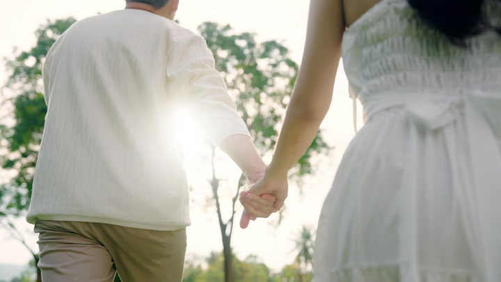 Cô giúp việc ước mong kết hôn với ông chủ đề đổi đời. (Ảnh minh họa: Shutterstock)