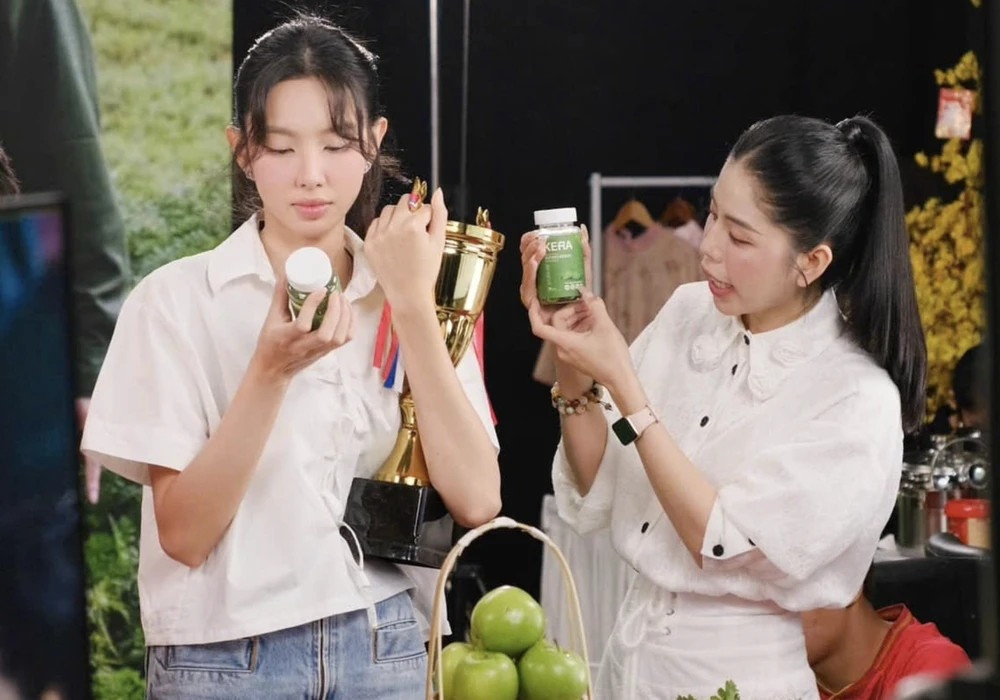 Hai nàng hậu nhà Sen Vàng rủ nhau