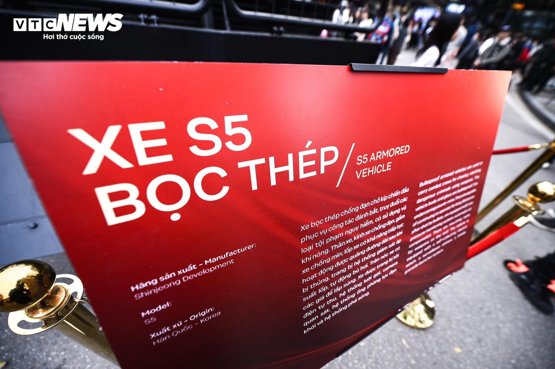 Ngắm dàn khí tài tối tân, xe bọc thép được Bộ Công an trưng bày trên phố Hà Nội - 7