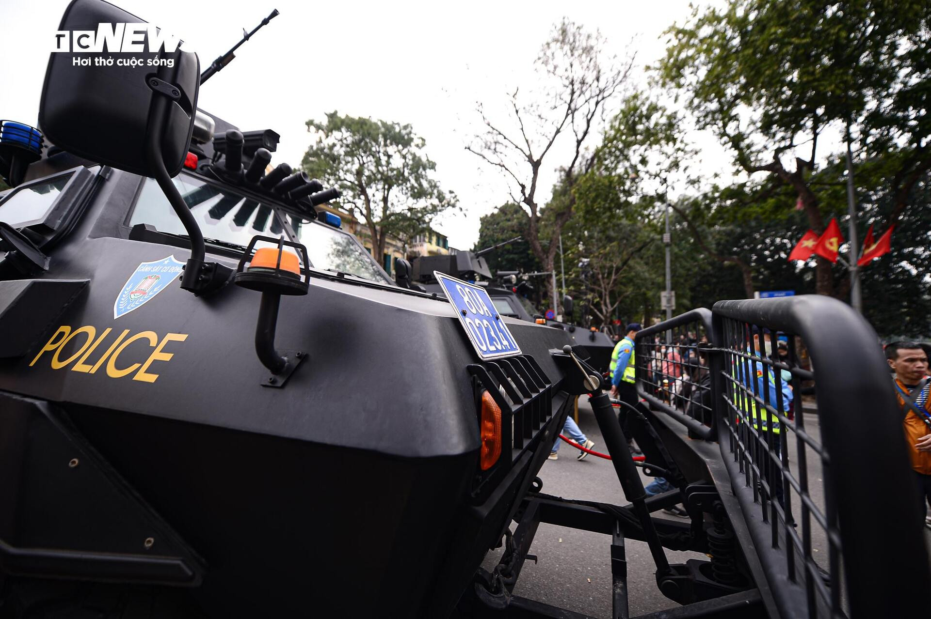 Ngắm dàn khí tài tối tân, xe bọc thép được Bộ Công an trưng bày trên phố Hà Nội - 5