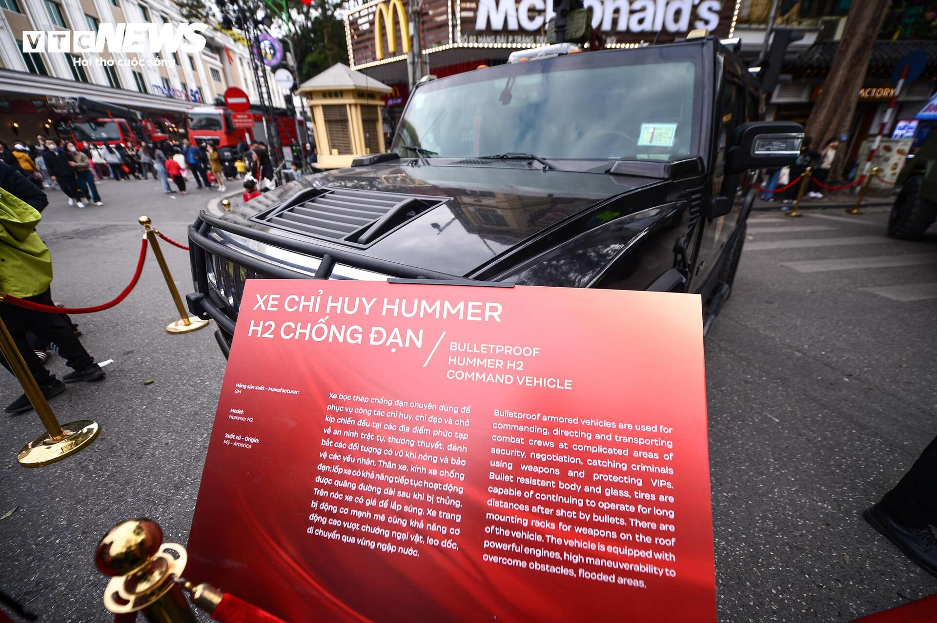 Ngắm dàn khí tài tối tân, xe bọc thép được Bộ Công an trưng bày trên phố Hà Nội - 10