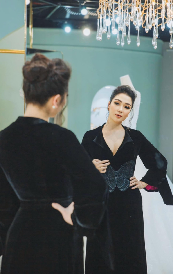 Vóc dáng đầy đặn, nhan sắc mặn mà sau 21 năm đăng quang Hoa hậu Việt Nam của Nguyễn Thị Huyền- Ảnh 8.