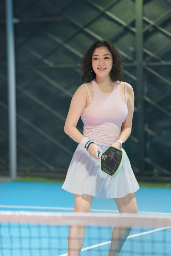 Vóc dáng đầy đặn, nhan sắc mặn mà sau 21 năm đăng quang Hoa hậu Việt Nam của Nguyễn Thị Huyền- Ảnh 3.