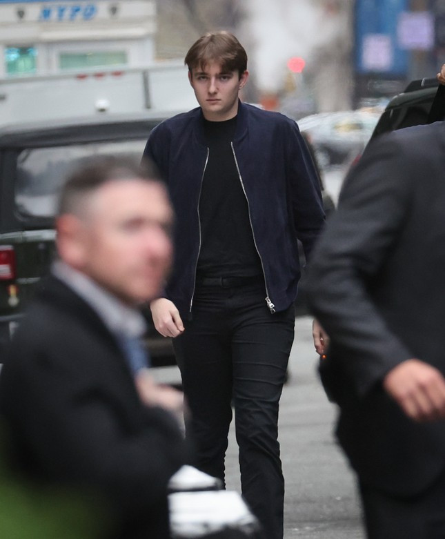 Barron như phiên bản trẻ tuổi của ông Trump- Ảnh 1.