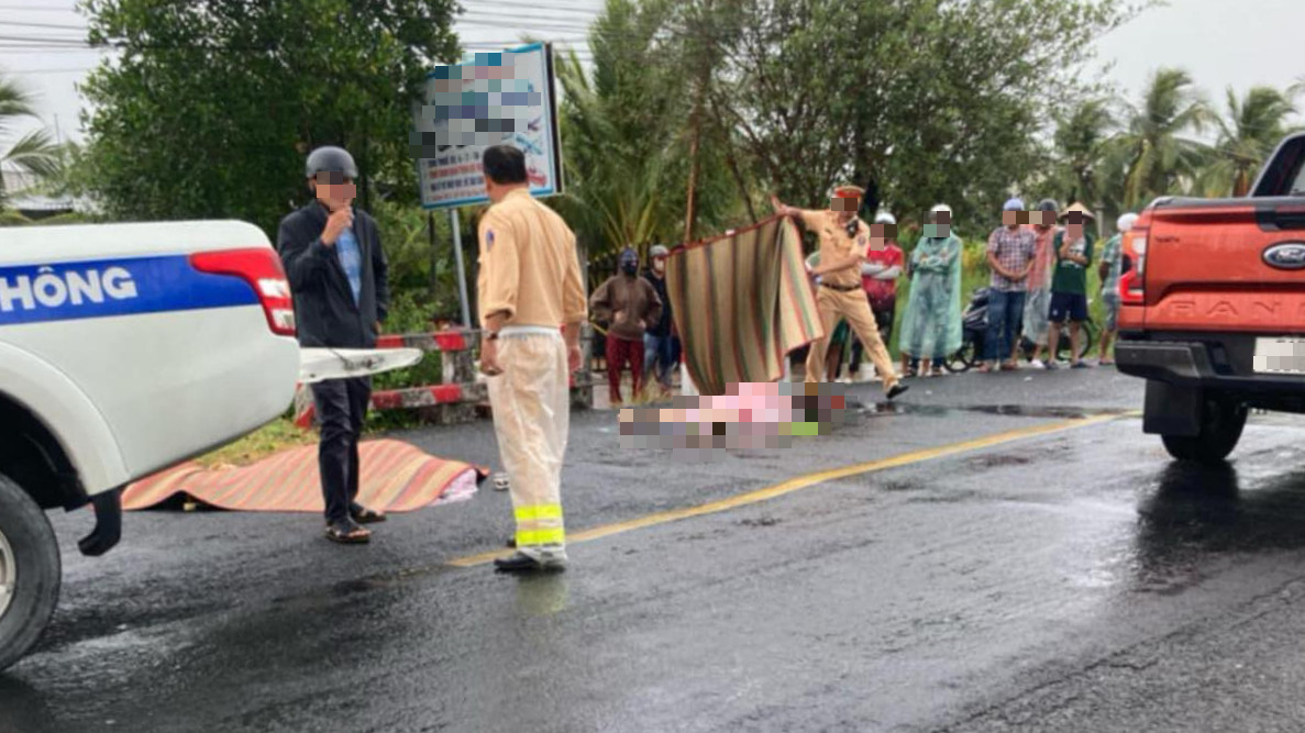 Cà Mau: Chồng chở vợ đi khám thai xảy ra va chạm với xe khách, cả 2 tử vong thương tâm- Ảnh 1.