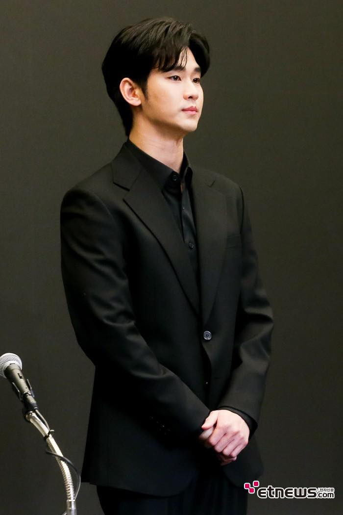 Phản ứng của dư luận về họp báo