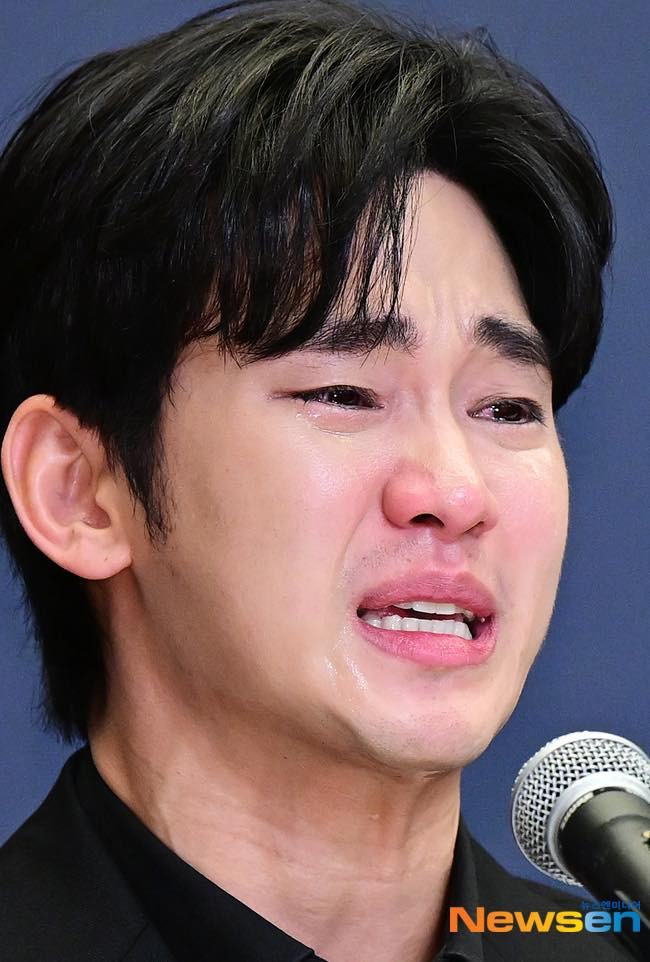 Phản ứng của dư luận về họp báo