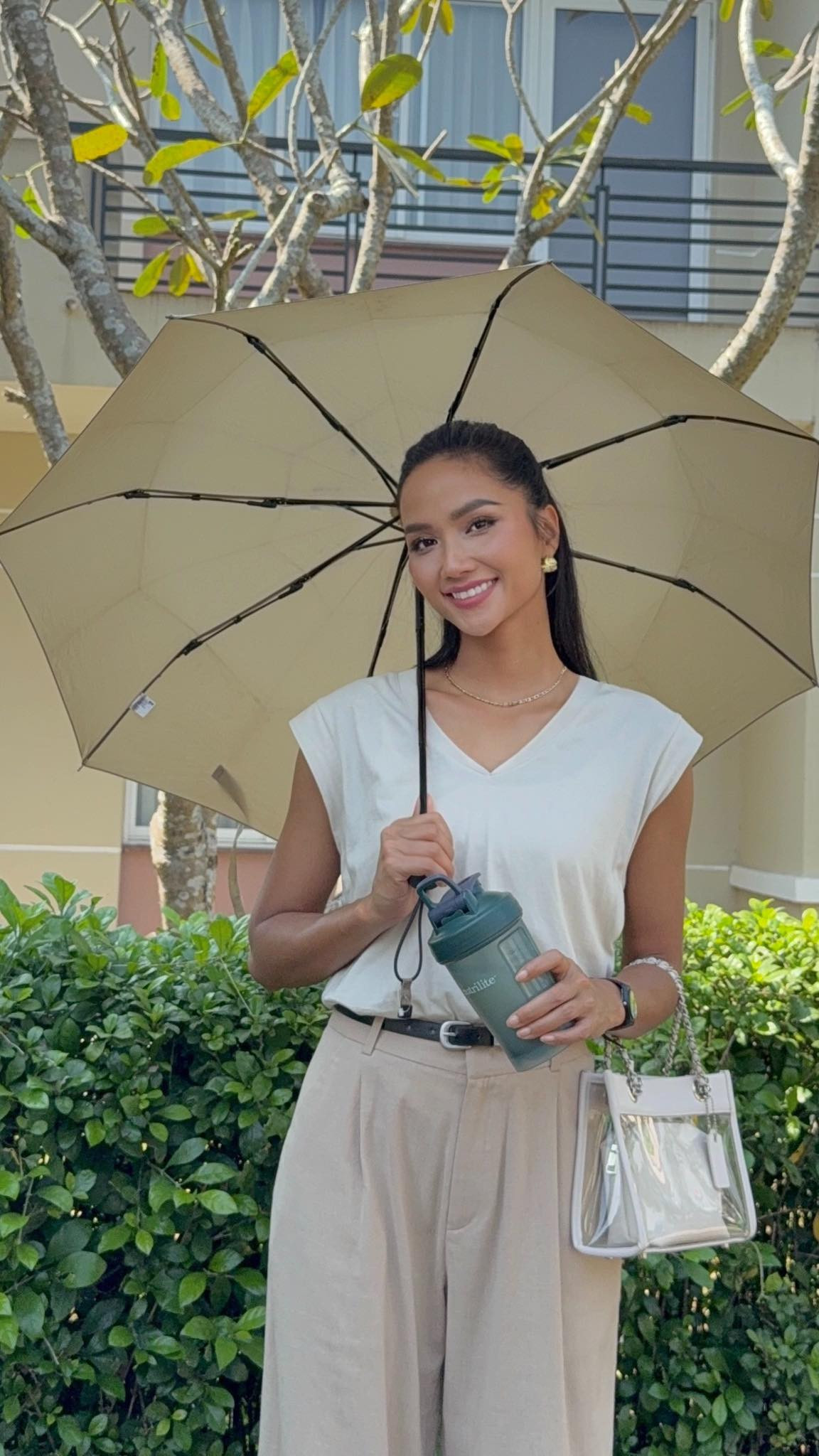 Phong cách thời trang giản dị 'độc - lạ' của H'Hen Niê vẫn ghi điểm trước người hâm mộ - Ảnh 9.