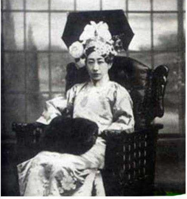 Quận chúa cuối cùng vạch trần 8 cái sai của phim ảnh về nhà Thanh: Nô tài chưa bao giờ