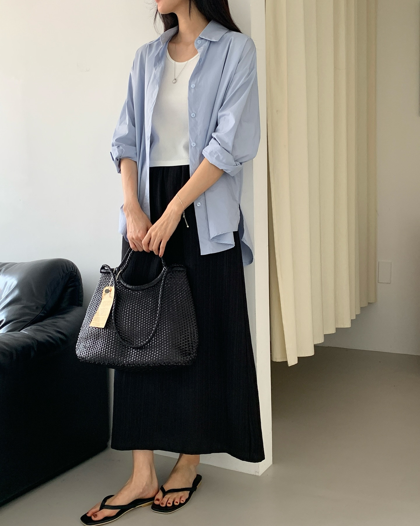 5 kiểu chân váy tối giản ai cũng có thể mặc đẹp- Ảnh 1.