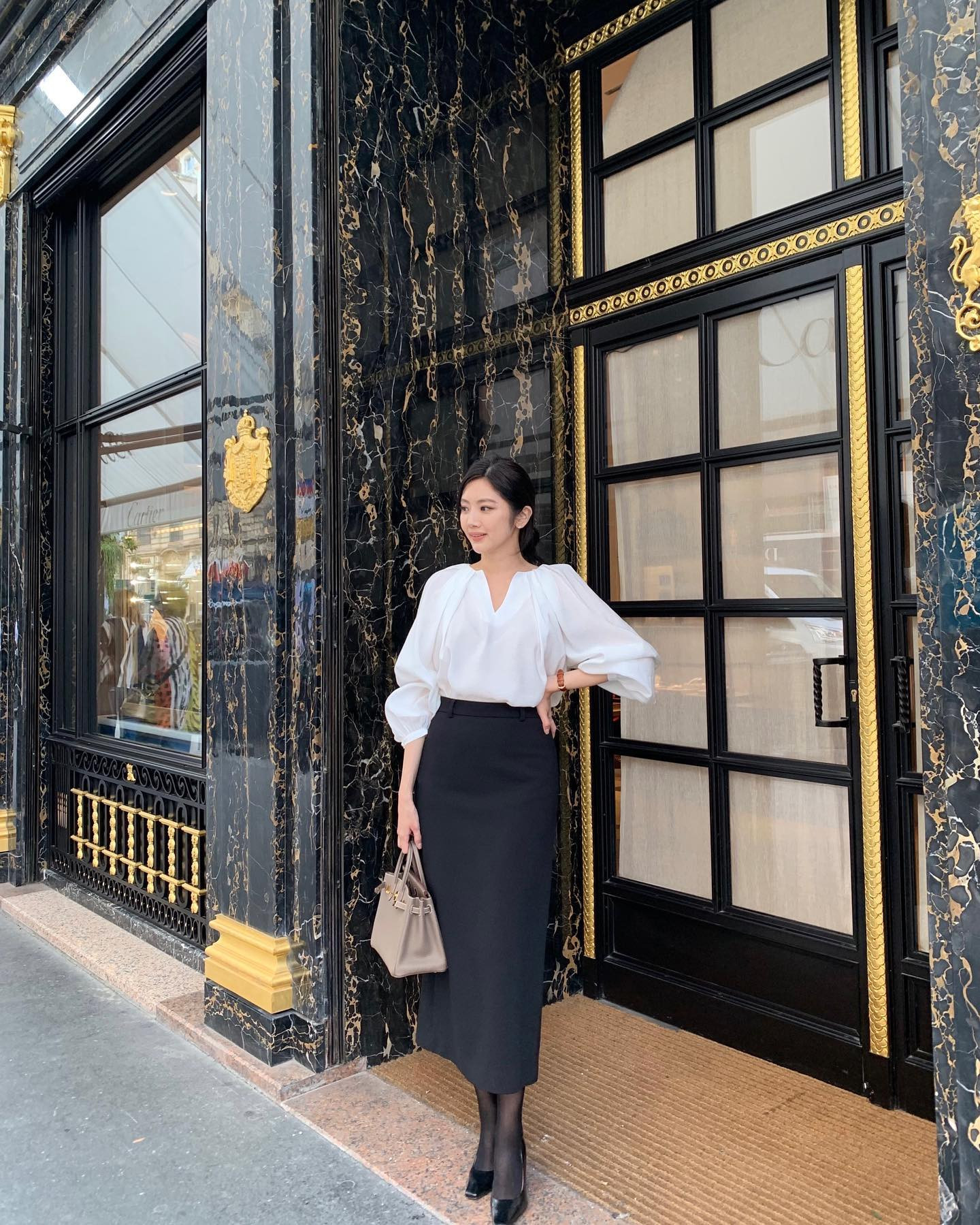 5 kiểu chân váy tối giản ai cũng có thể mặc đẹp- Ảnh 2.