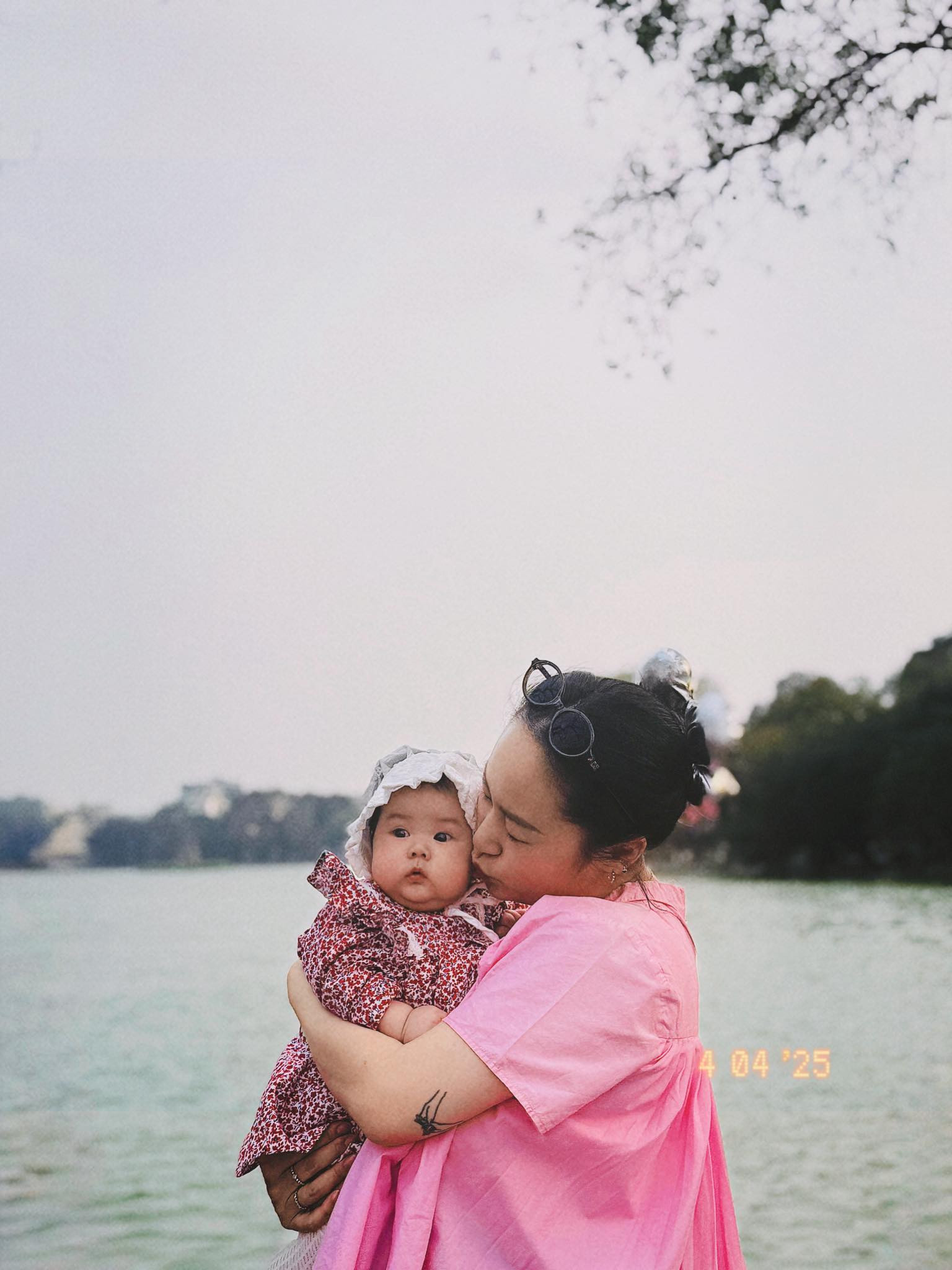 Cháu ngoại 3 tháng tuổi của NSND Thanh Lam lại chiếm 'spotlight'- Ảnh 8.